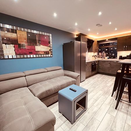 Modern Suites -5 Bedroom House- With Free Parking Birmingham City Dış mekan fotoğraf