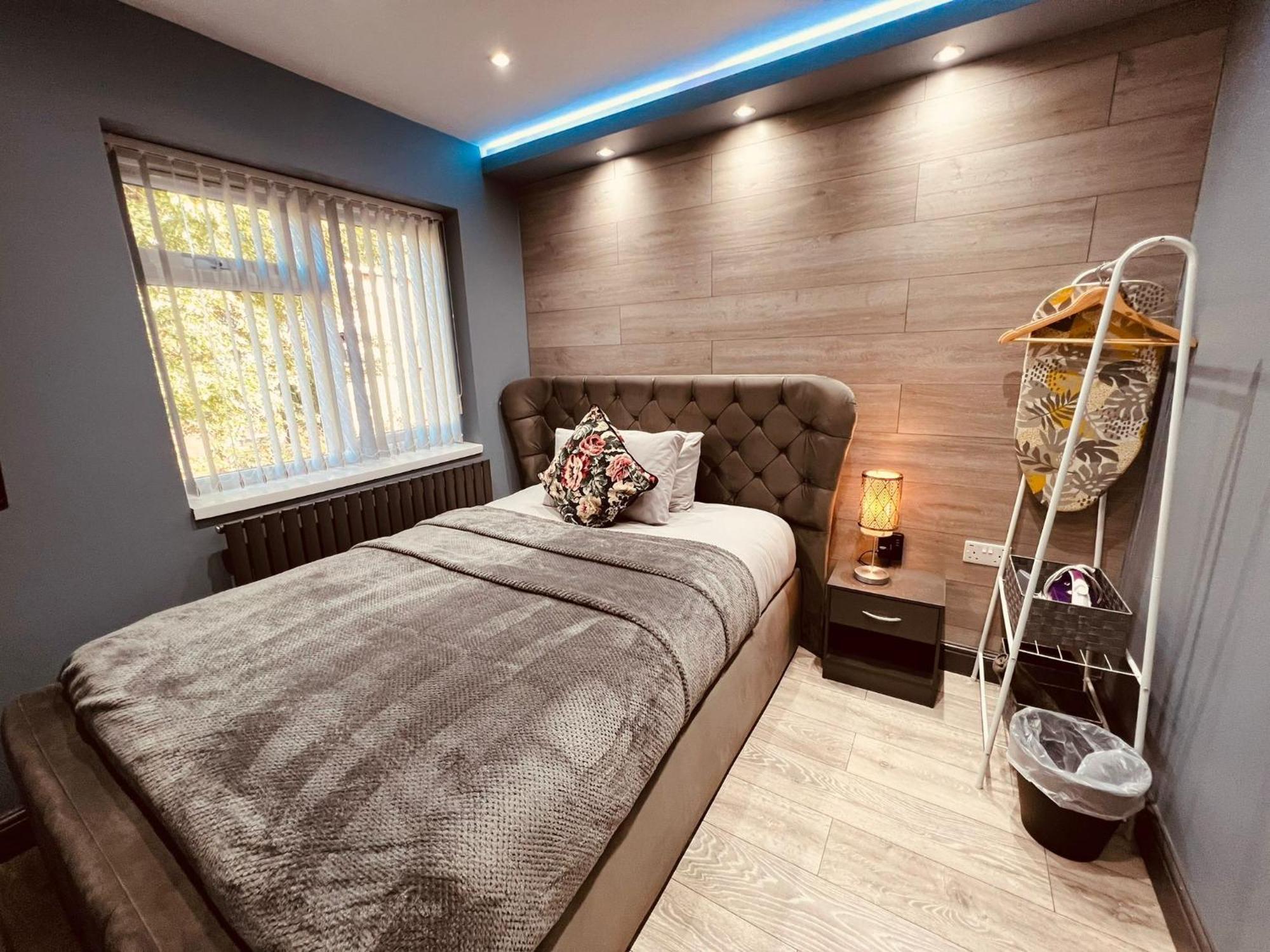 Modern Suites -5 Bedroom House- With Free Parking Birmingham City Dış mekan fotoğraf