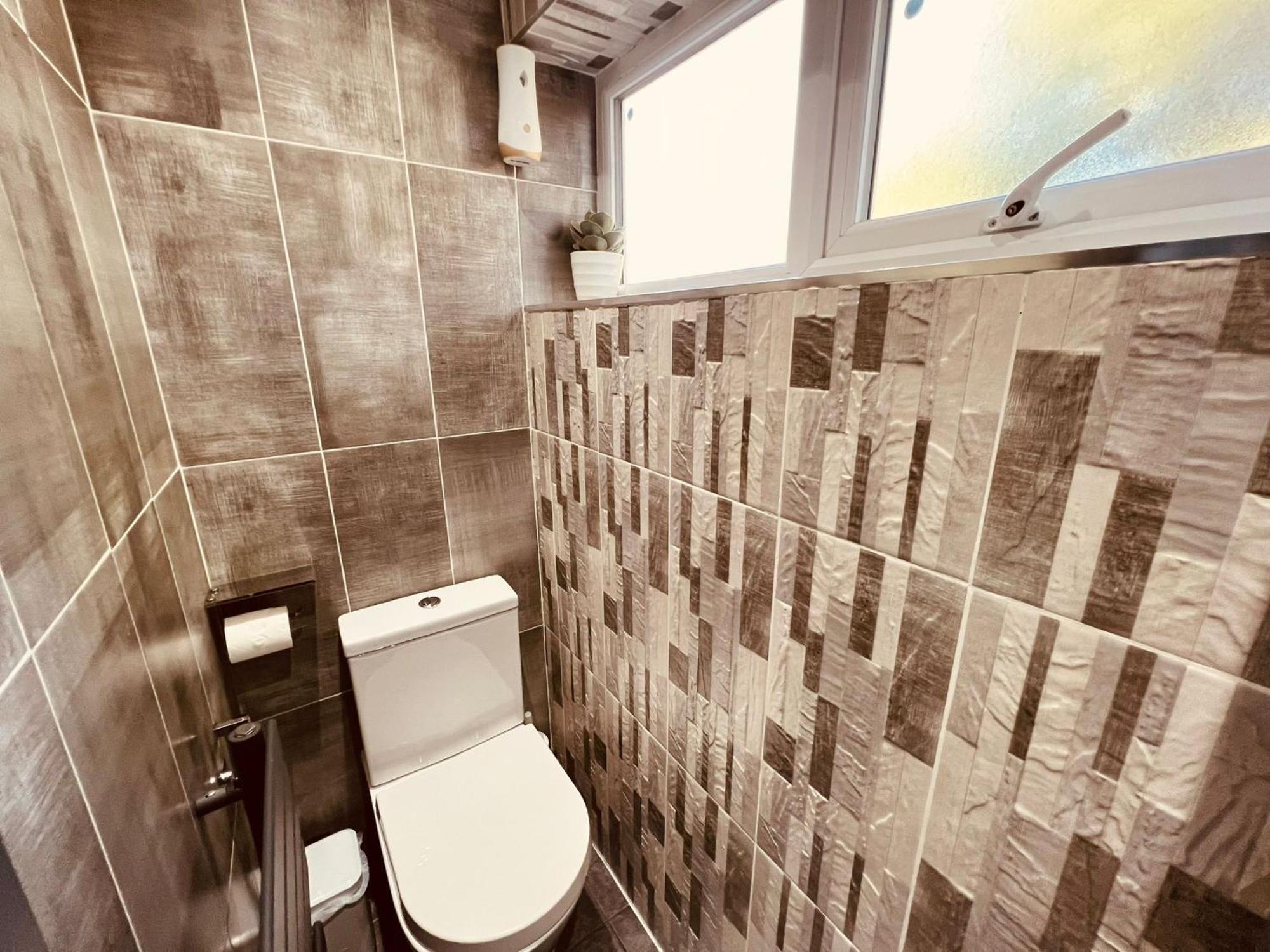 Modern Suites -5 Bedroom House- With Free Parking Birmingham City Dış mekan fotoğraf