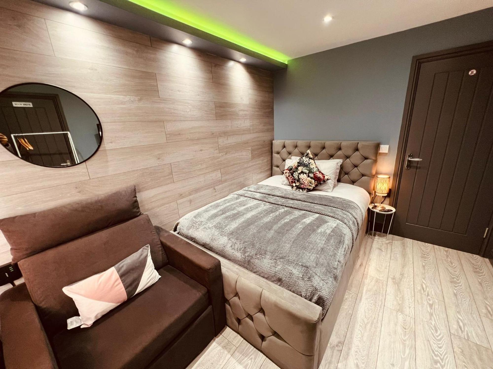 Modern Suites -5 Bedroom House- With Free Parking Birmingham City Dış mekan fotoğraf