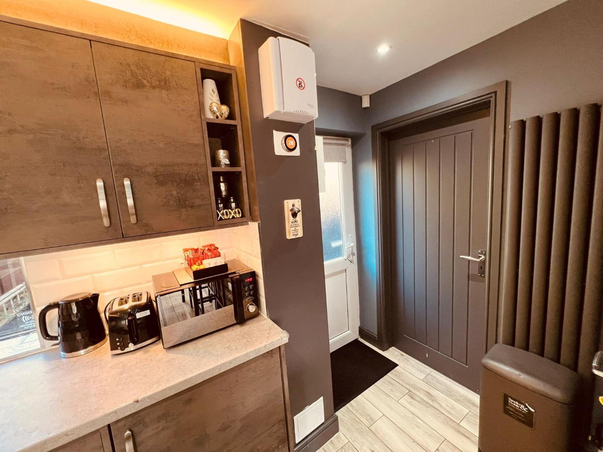 Modern Suites -5 Bedroom House- With Free Parking Birmingham City Dış mekan fotoğraf