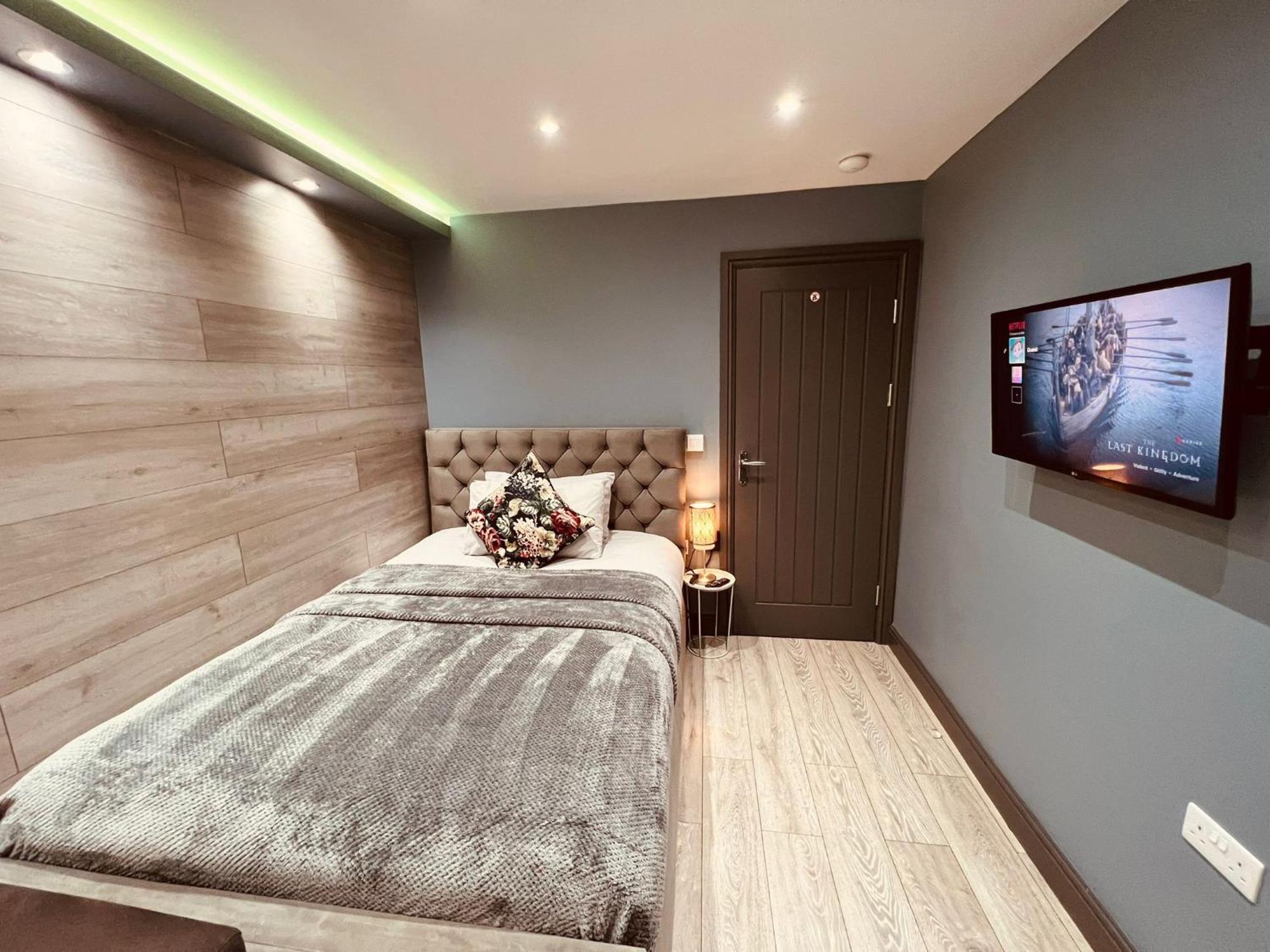 Modern Suites -5 Bedroom House- With Free Parking Birmingham City Dış mekan fotoğraf