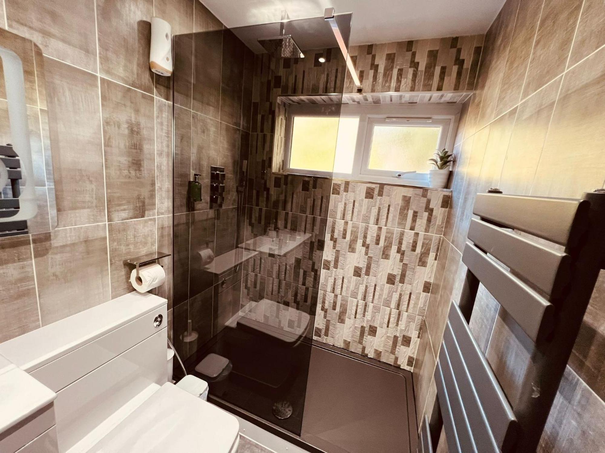 Modern Suites -5 Bedroom House- With Free Parking Birmingham City Dış mekan fotoğraf
