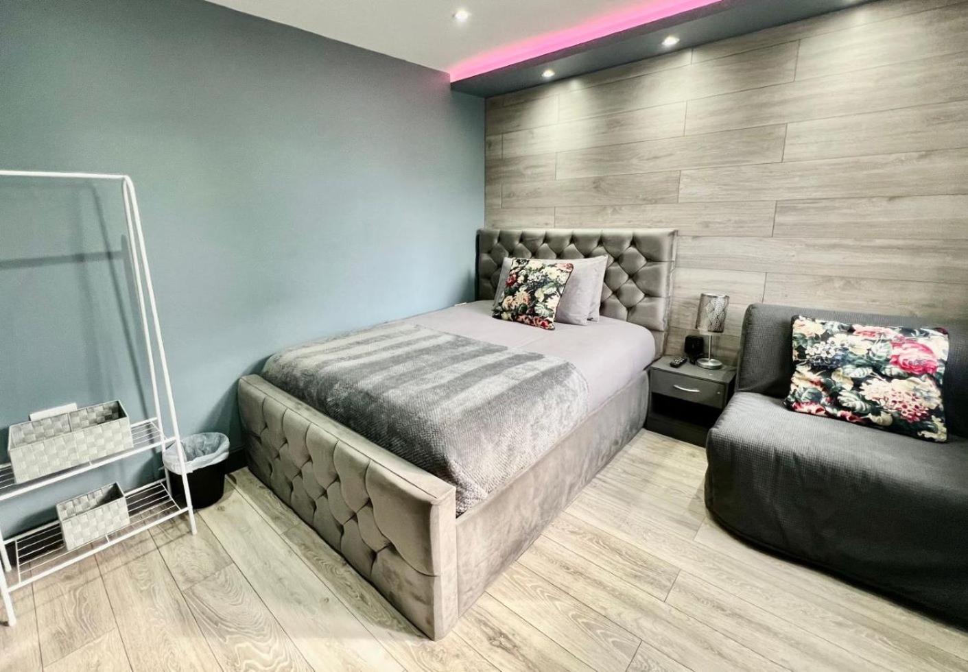 Modern Suites -5 Bedroom House- With Free Parking Birmingham City Dış mekan fotoğraf