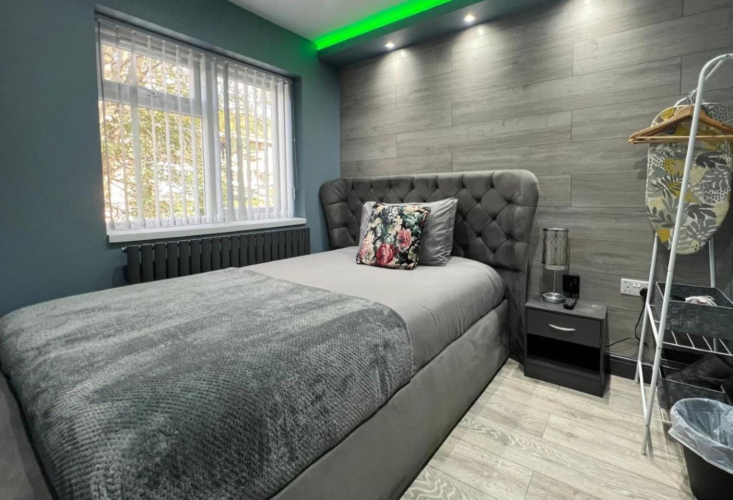 Modern Suites -5 Bedroom House- With Free Parking Birmingham City Dış mekan fotoğraf