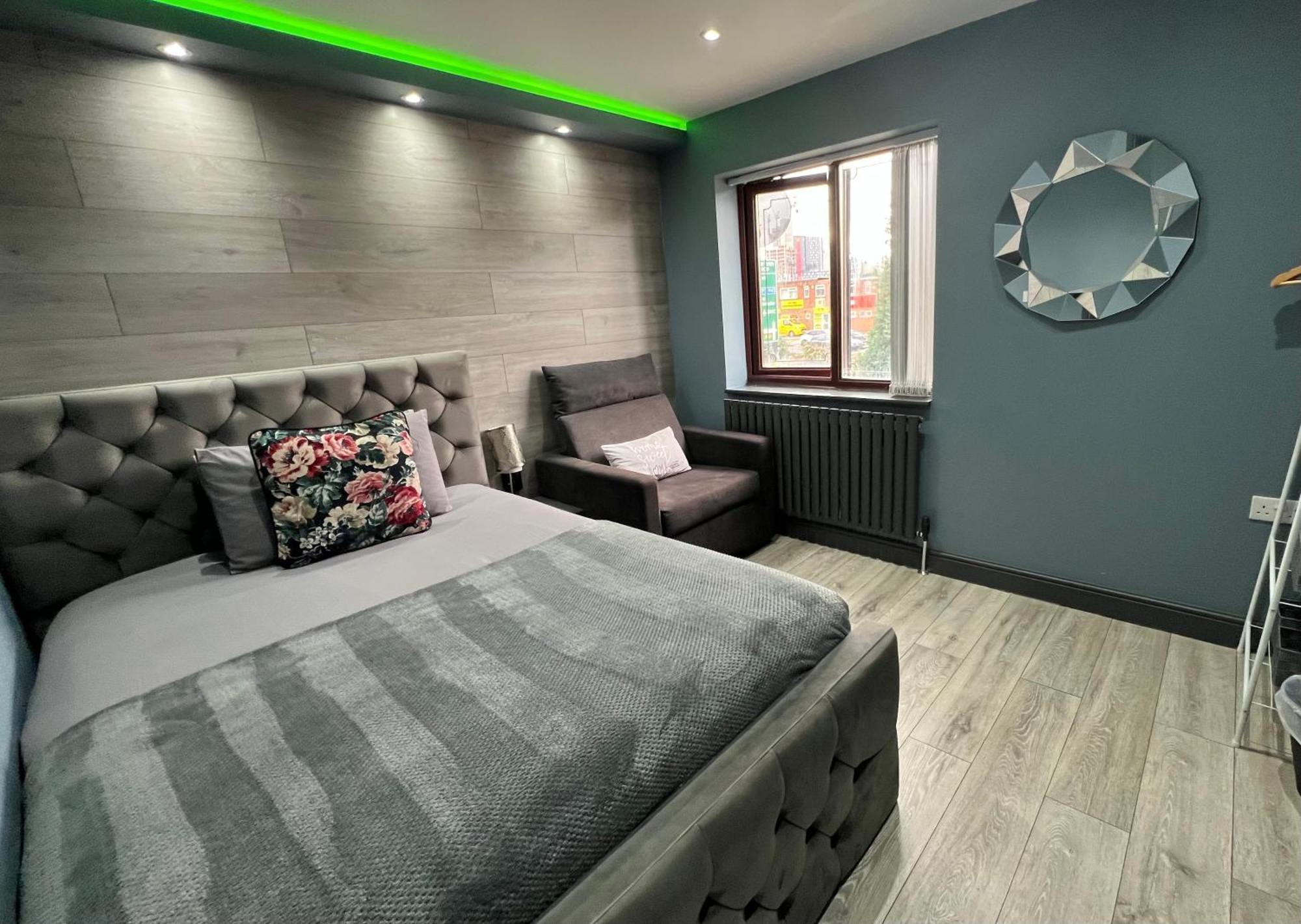 Modern Suites -5 Bedroom House- With Free Parking Birmingham City Dış mekan fotoğraf