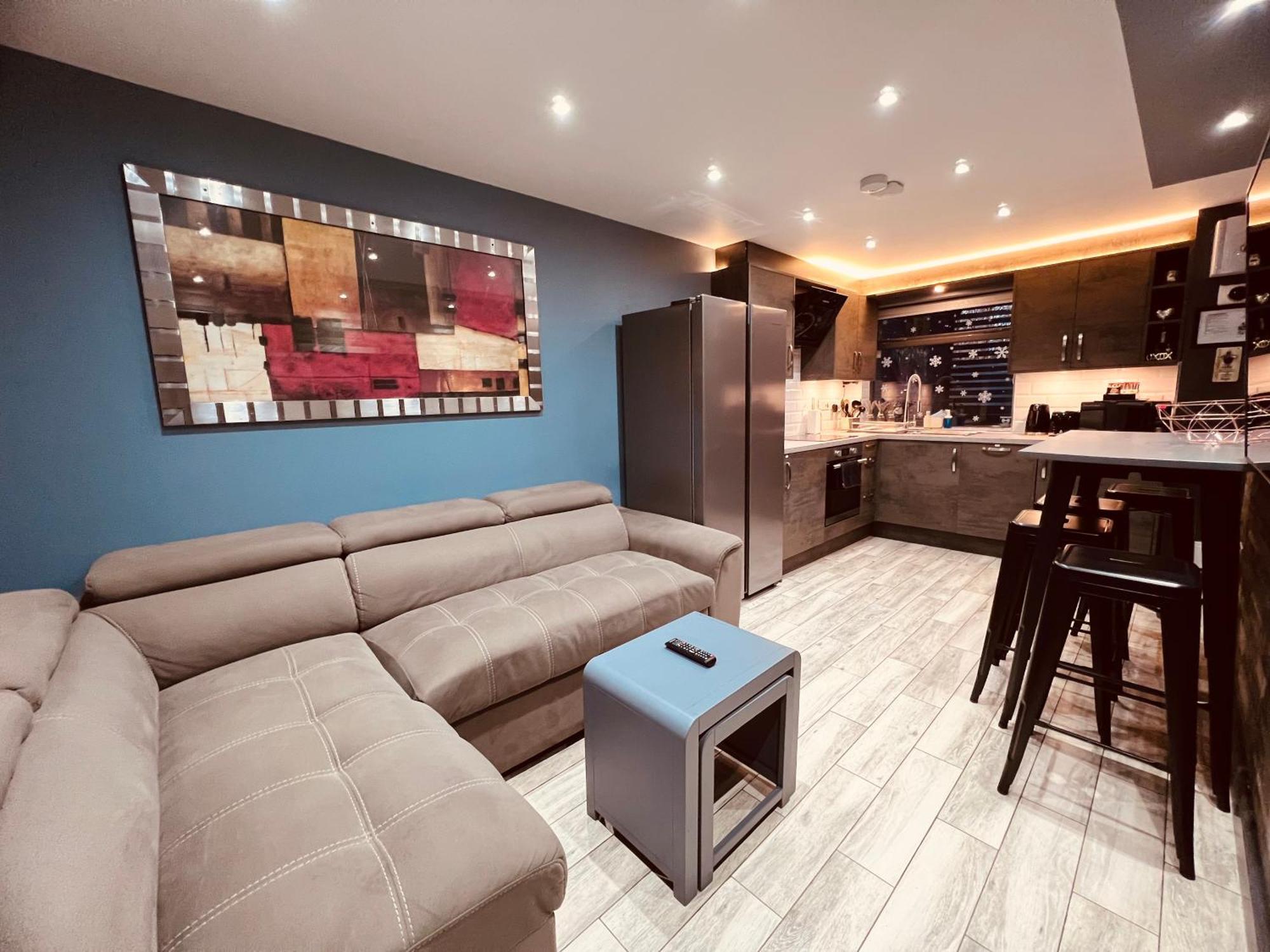 Modern Suites -5 Bedroom House- With Free Parking Birmingham City Dış mekan fotoğraf